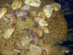 faire revenir la pâte de curry vert