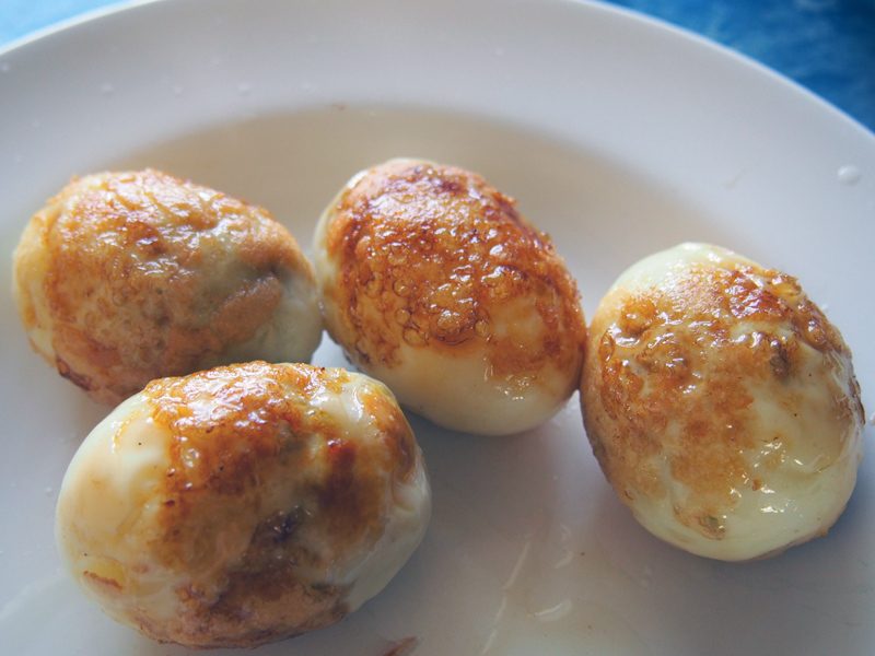 oeufs frits pour la préparation des oeufs au tamarin