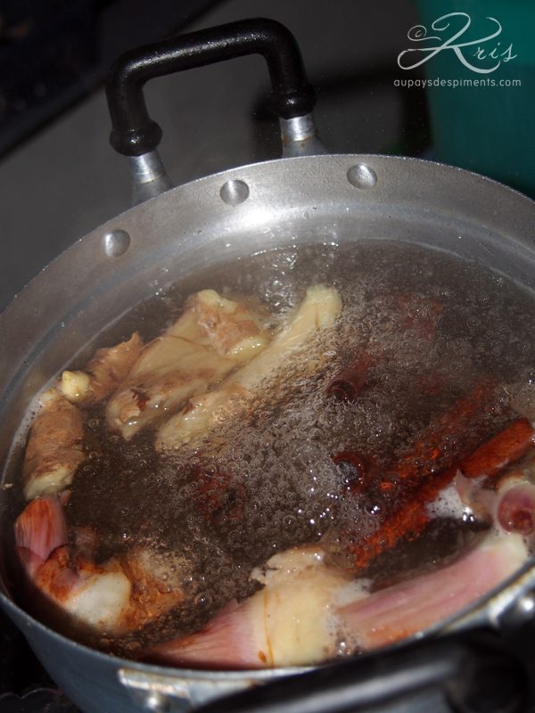 cuisson de la boisson au gingembre et é la cannelle