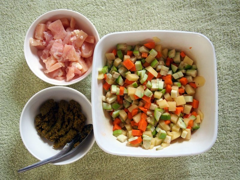 ingredients pour l'omelette au curry vert