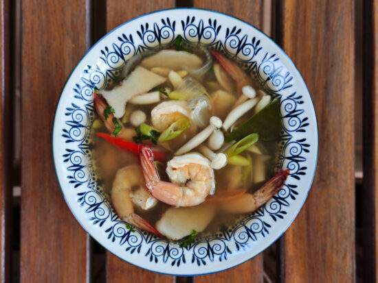 Soupe thaïe aux crevettes, tom yam nam sai