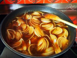 Oignons dans une sauce tamarin