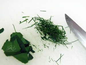 feuilles de combava ciselées