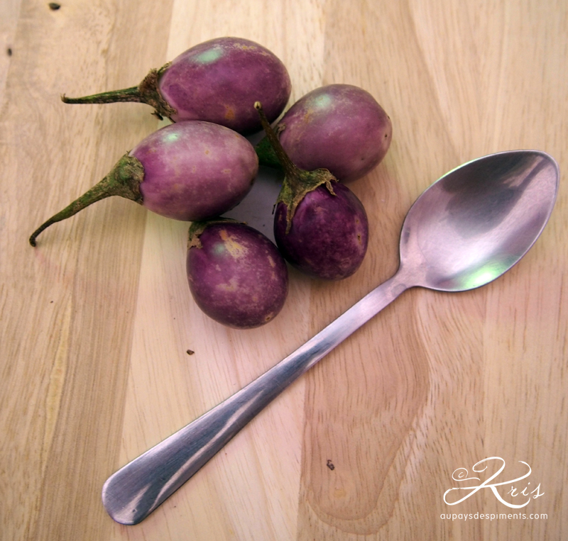 Les aubergines utilisées pour la recette de mini-aubergines au pesto de basilic thaï
