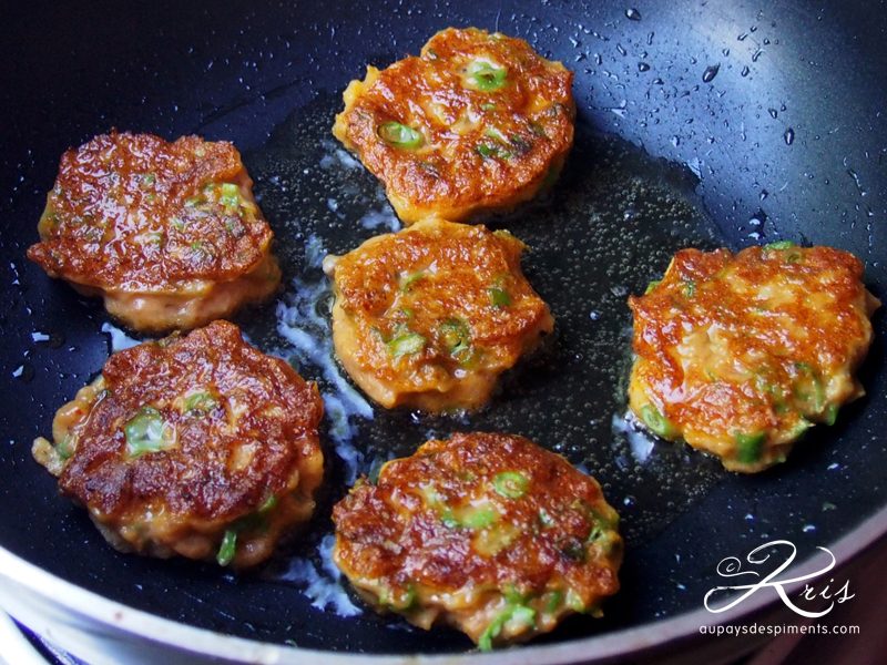 croquettes de poisson , thai fish cakes