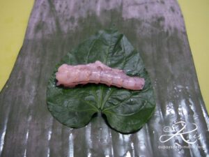 papillote de poulet et crevettes au curry rouge