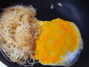 ajouter les oeufs battus