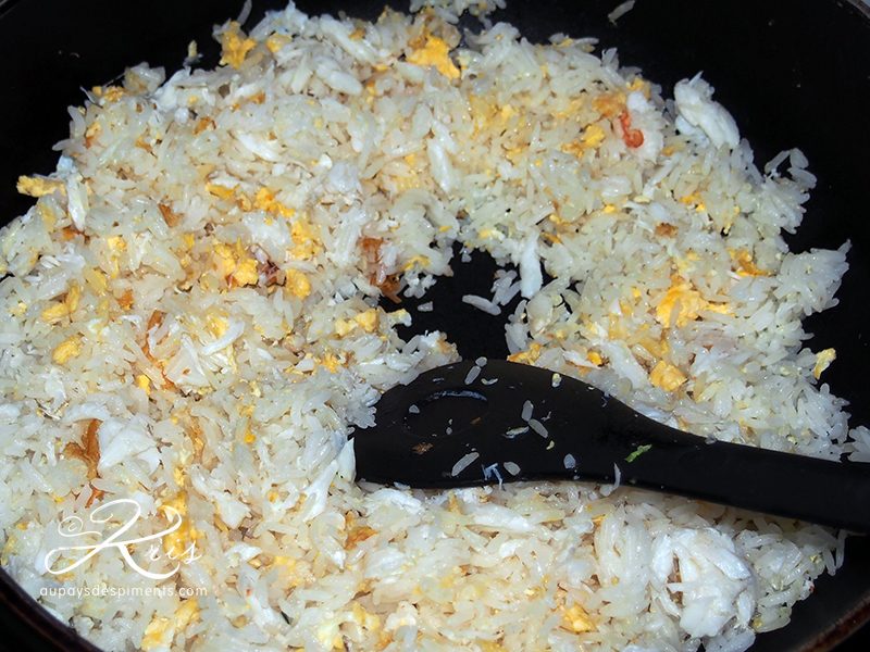 préparation du riz sauté thaï