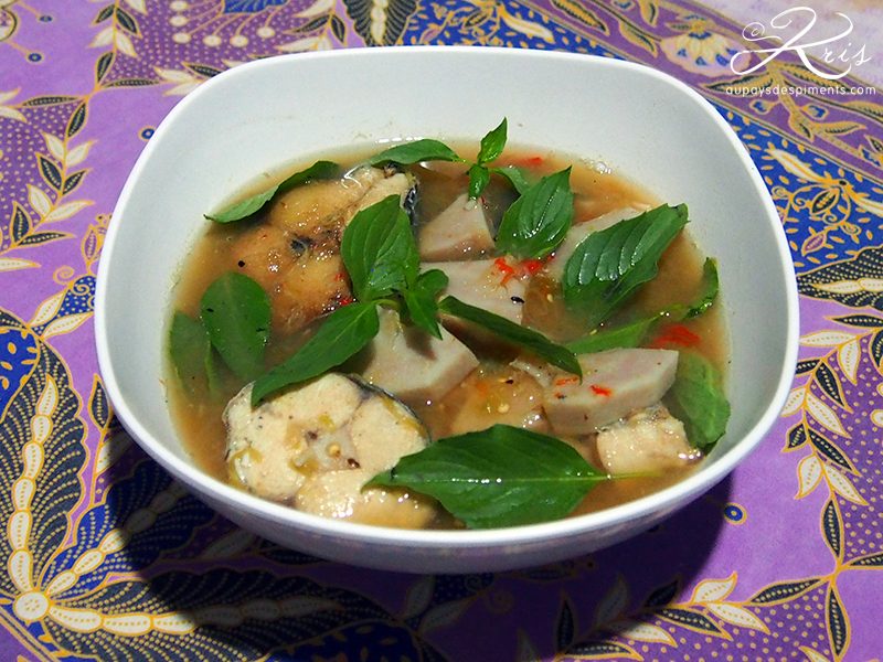 Soupe acidulée de poisson au basilic doux – tom jeaw