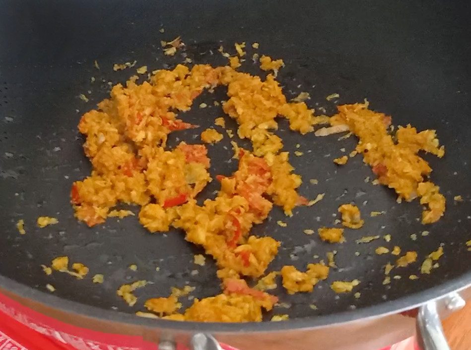 fais revenir l'ail et le piment