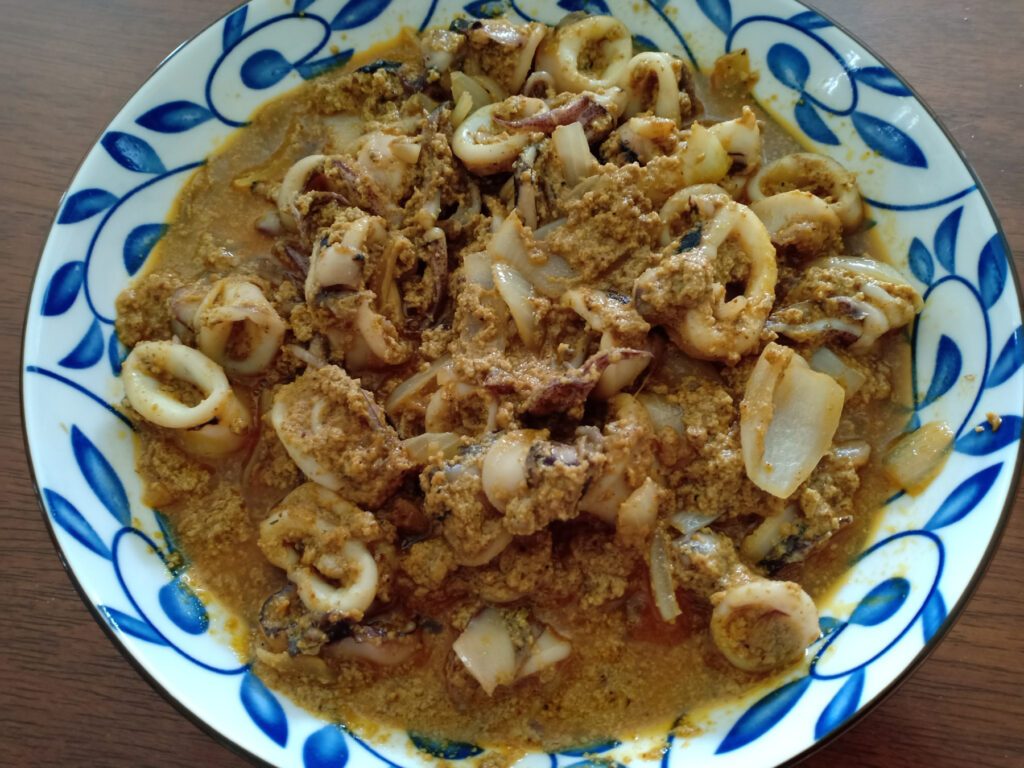 calamars sautés à la poudre de curry 