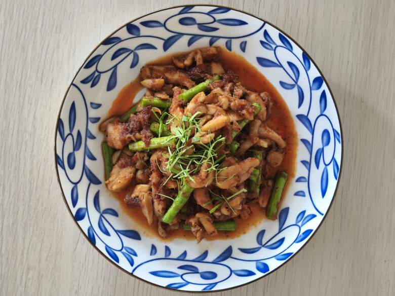 Recette thaie de curry rouge au poulet et aux haricots