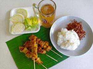 brochettes de poulet et riz gluant