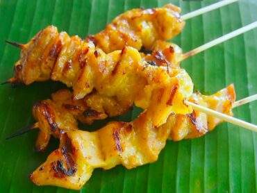 Brochettes de poulet street food asiatique